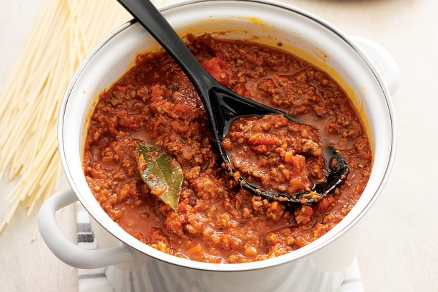 Il sugo alla bolognese fatto alla maniera napoletana