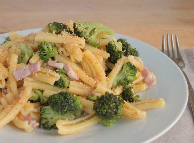 Casarecce con broccoli e pancetta