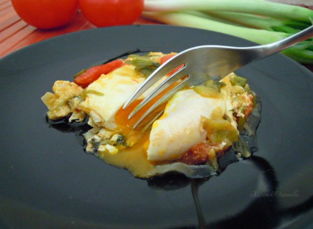 Uova con la cipolla, una ricetta pugliese