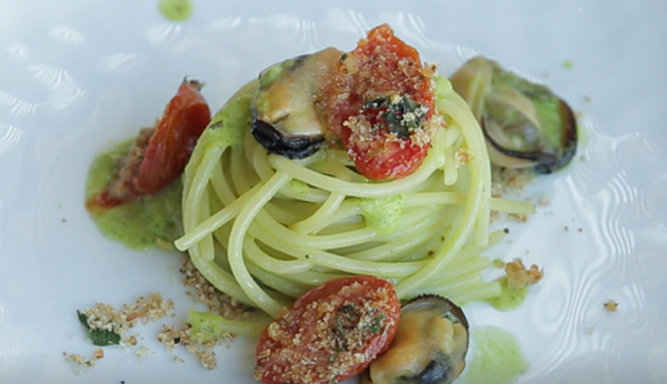 Lo Spaghetto moscioli, zucchine alla curcuma e pomodoro di D'Amato