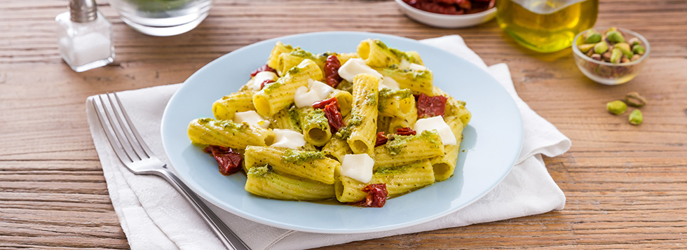 Pesto ai pistacchi e mozzarella senza lattosio per un primo piatto alternativo