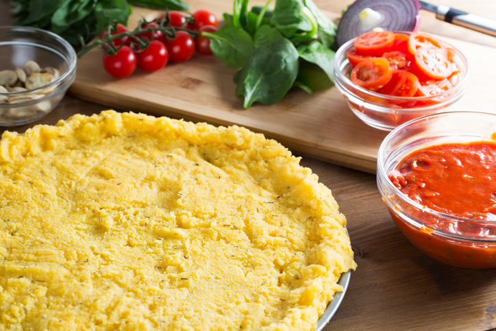 Pizza di polenta al forno, come si fa