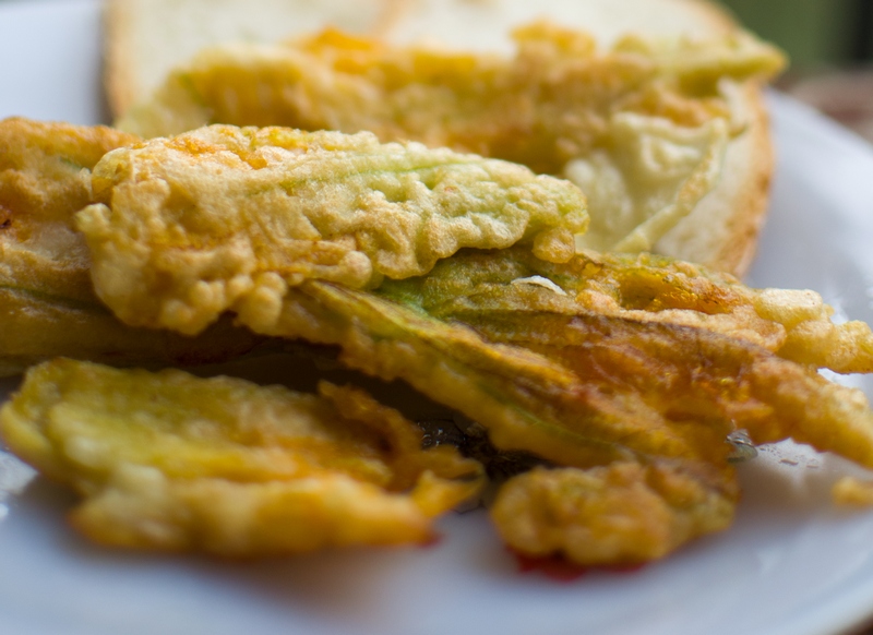 Fiori di zucca in pastella fritti croccanti