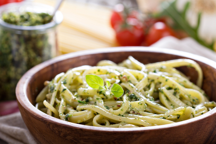 Pasta al pesto di zucchine e basilico