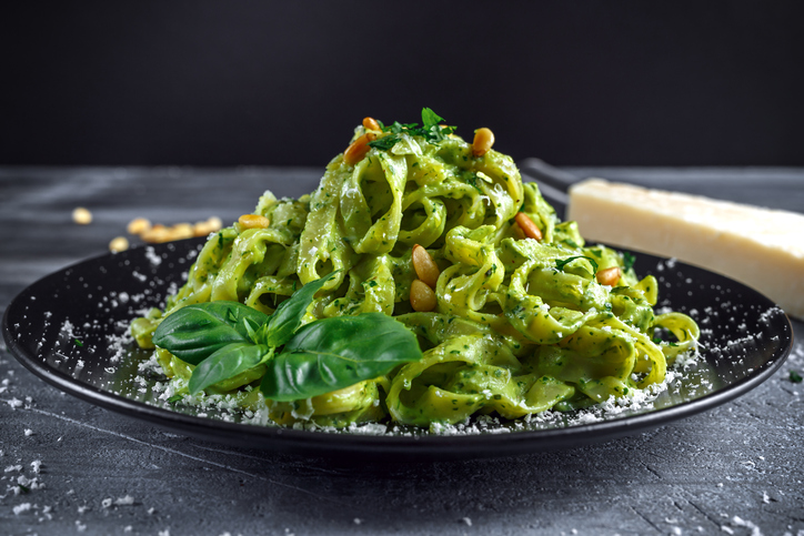 Tagliatelle al pesto di spinacini e gorgonzola